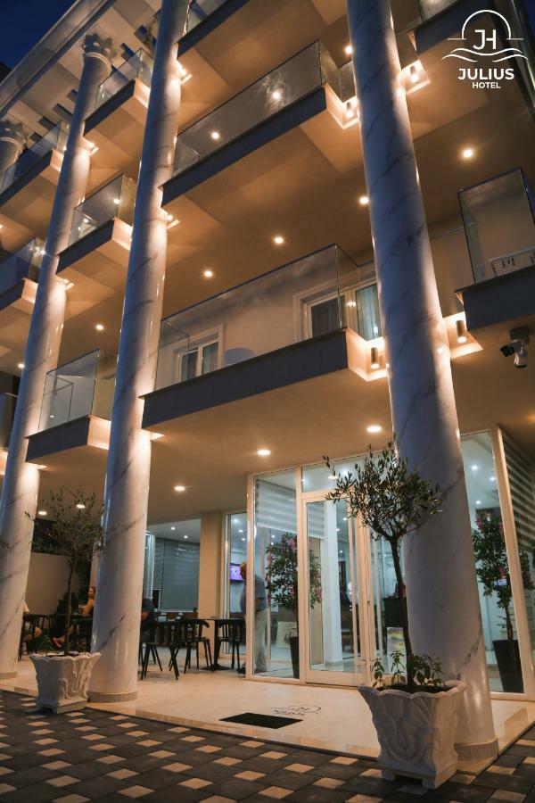Julius Hotel Голем Экстерьер фото